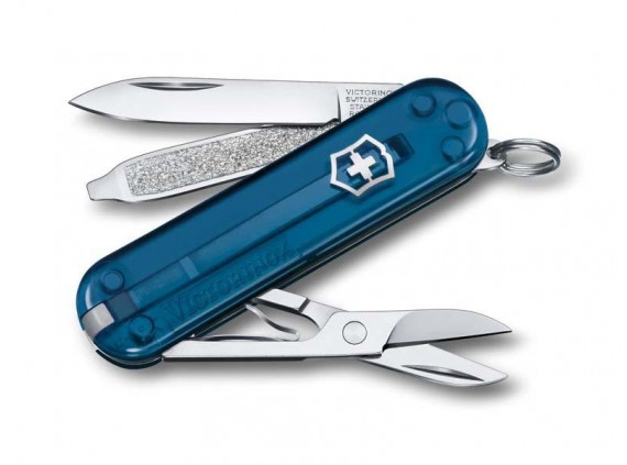 Victorinox 0.6223.t61g Couteau lame acier inox manche 5,8 cm Alox quadrillé Bleu nuit translucide